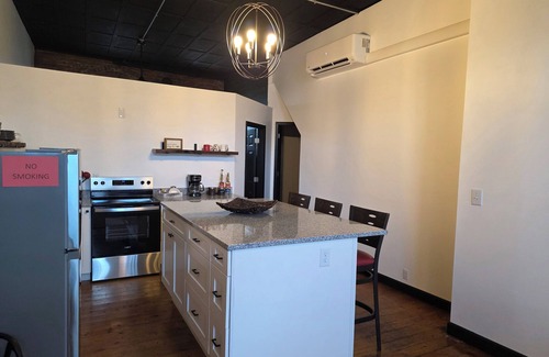 Vevay Apartment | Historical 1-bedroom apartment in centrally located and charming Vevay, Indiana
