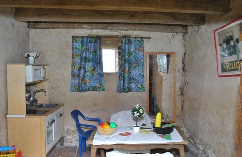 Les Bucherons Cottage | Historical 15th Century Hunting Lodge with Heated Pool near Beauval Zoo