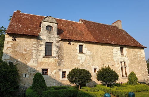 Les Bucherons Cottage | Historical 15th Century Hunting Lodge with Heated Pool near Beauval Zoo