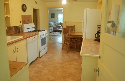 Tropic Other | Historical 1930 Country Charmer, Peaceful Property, n9 miles to Bryce Canyon