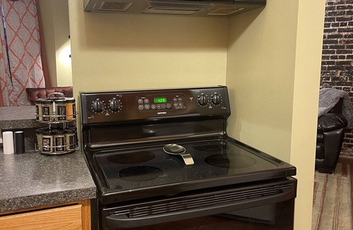 Leesville Apartment | Historical Downtown Leesville/Fort Polk sleeps 4