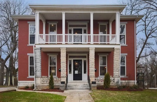 Bowling Green Apartment | Historical Studio near WKU Campus & Downtown BG!