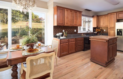 Rockford House | "Historical”Yellow Tea Cup Cottage,Farm setting,Spring H2O,WiFi, Knoxville area