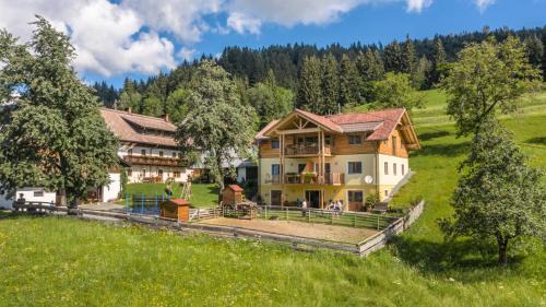 Jenig House | Historischer Bauernhof Schabus