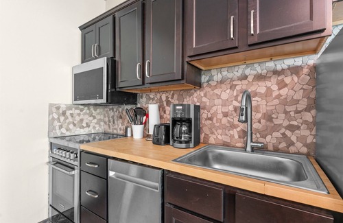 Branson Condo | Hit a Home Run with Family Fun!Resort hot tub open