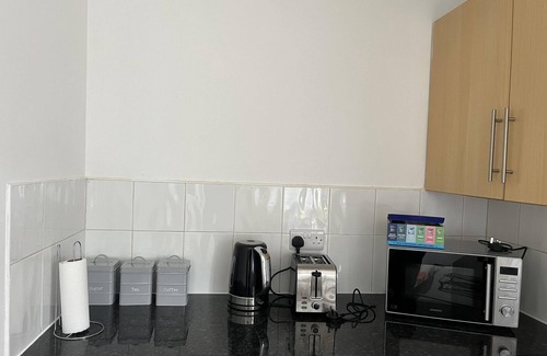 Kettering House | Hive Stays, sleeps 3, Free Parking, Wifi, Smart Tv