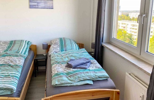 Stadtbezirk West Apartment | HÖ01 large apartment with dryer and washing machine