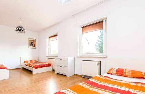 Sieglar Apartment | HÖ01 large apartment with dryer and washing machine