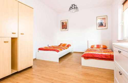 Sieglar Apartment | HÖ01 large apartment with dryer and washing machine