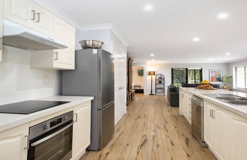 Robertson House | Hoddle Lane — Stay 3, Pay 2!