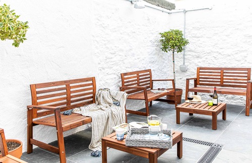 Plymouth House | Hoe Park House | Sleeps 10 | Historic, Central | Near Dining, Bars & Seafront