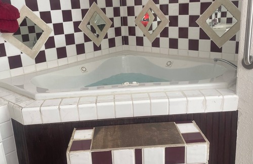 Eminence Cottage | Hogan's Hideout Duplex #20 Jacuzzi Room is a relaxing, cozy room
