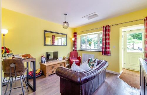 Ammanford House | Hoglet Cottage