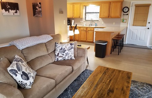 Lost Bridge Village House | Hojo's-Lakefront-Lakeview Home in a Private Setting-Marina Nearby-Community Pool