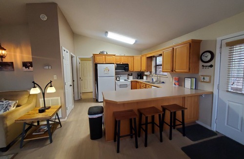 Lost Bridge Village House | Hojo's-Lakefront-Lakeview Home in a Private Setting-Marina Nearby-Community Pool