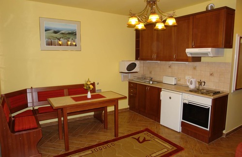 Sarvar Apartment | HoldLux Apartmanok