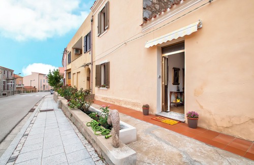 Trinita d'Agultu House | Holiday Home 'Pippa’s House' with Private Terrace and Balcony