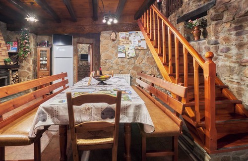 Noceda House | Holiday Home 'Casa Rural Abuelo Jose' with Mountain View, Private Pool and Wi-Fi