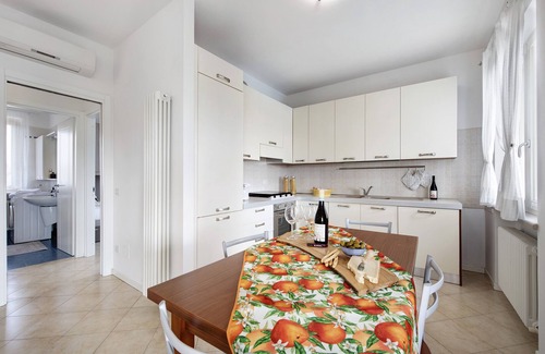 Desenzano del Garda Apartment | Holiday Apartment 'Katy Lake Menta' with Lake View, Pool & Wi-Fi