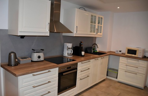 Kaltenholzhausen Apartment | Holiday Apartment "Casa Schrader" with Private Terrace, Private Garden & Wi-Fi