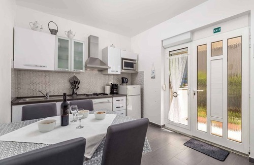 Moscenicka Draga Apartment | Holiday apartment 150 m from the sea