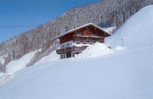 Bruck am Ziller Apartment | Holiday apartment with terrace and garden