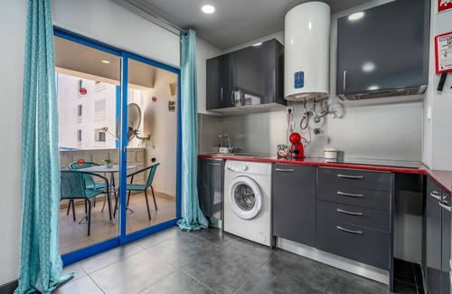 Praia da Rocha Apartment | Holiday Apartment 'Karol Vaz 3' with Shared Garden & Wi-Fi