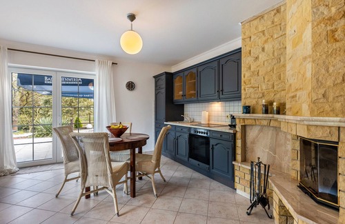 Groß Lindow Apartment | Holiday Apartment 'Am Wasser' with Lake View, Shared Terrace and Wi-Fi