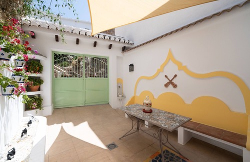 Competa Apartment | Holiday Apartment "Andalucía" with Patio, A/C & Wi-Fi