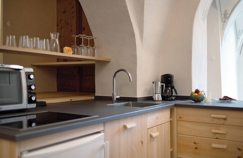Pfalzen Apartment | Holiday Apartment 'Ansitz Baumannhof 1818' with Mountain View, Shared Garden and Wi-Fi