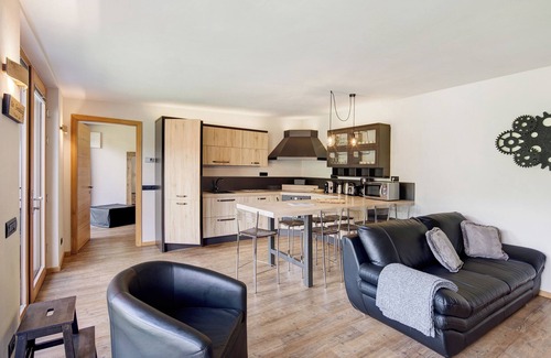 Teola Apartment | Holiday Apartment Chalet Monteneve Neve with Mountain View, Shared Garden & Wi-Fi