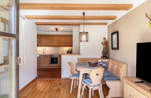 Obergrainau Apartment | Holiday Apartment "Frühholz - Wank" with Mountain View, Private Terrace & Wi-Fi