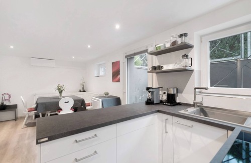 Otigheim Apartment | Holiday Apartment 'High-Quality Holiday Apartment Ötigheim' with Shared Garden, Wi-Fi and Air Conditioning