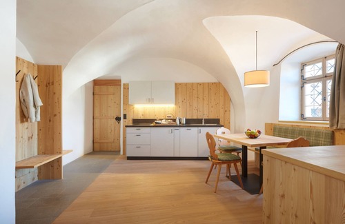 Tesimo Apartment | Holiday apartment in the newly restored, historic Lidl residence near Merano