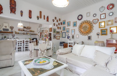 Lentini Apartment | Holiday Apartment "La Casa Delle Lanterne" with 2 Balconies & Wi-Fi