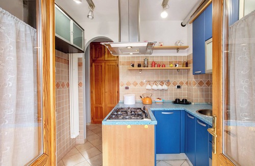 Panorama Apartment | Holiday Apartment "La Maison Des Jumeaux" with Private Terrace, Shared Garden & Wi-Fi