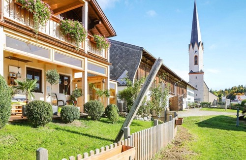 Hart Apartment | Holiday Apartment "Parzinger 2" close to Chiemsee with Mountain View & Terrace
