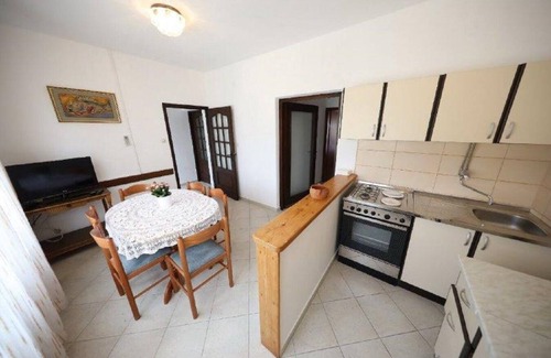 Knez House | Holiday apartment Veli Iz for 1 - 6 persons with 2 bedrooms - Holiday house