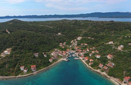 Knez House | Holiday apartment Veli Iz for 1 - 6 persons with 2 bedrooms - Holiday house