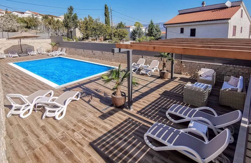 Silo Apartment | Holiday apartment with an outdoor pool