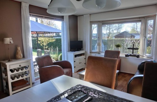 Renswoude Ski Chalet | Holiday cottage on recreational park with swimming pool