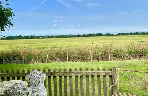 Louth Cottage | Holiday Cottage with pool, sleeps 6