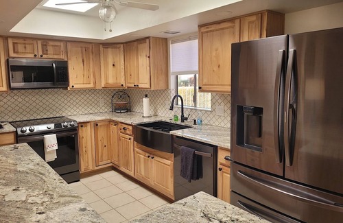 Cottonwood House | Holiday fun with Golf Course Views!