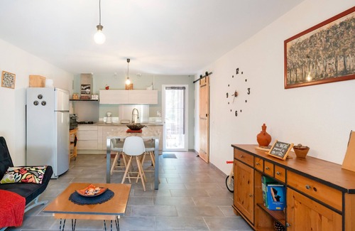 Baudignan House | Holiday Home 'Au Milieu D'un Airial' with Shared Pool, Private Terrace and Wi-Fi