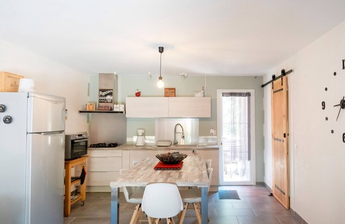 Baudignan House | Holiday Home 'Au Milieu D'un Airial' with Shared Pool, Private Terrace and Wi-Fi