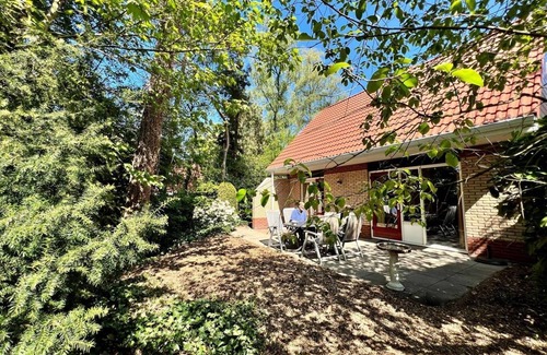 Lemele House | Holiday home Buitenplaats Berg with 5 rooms