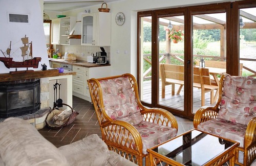 gmina Manowo House | Holiday Home by Lake Rosnowskie with Boat