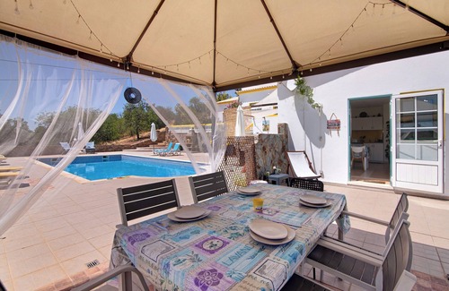 Loule House | Holiday Home 'Casa 3' with Shared Pool and Wi-Fi