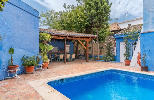 Illora House | Holiday Home 'Casa Familiar De Illora with Pool' with Mountain Views