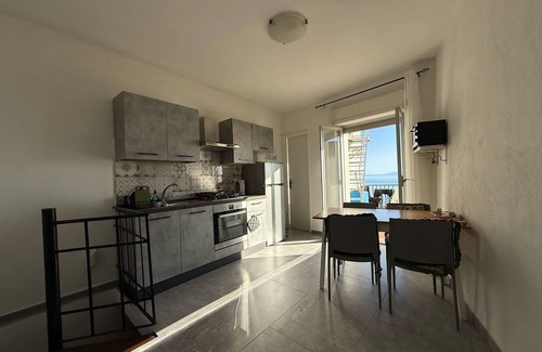 Forza d'Agro House | Holiday Home 'Casa Mark' with Sea View, Wi-Fi and Air Conditioning
